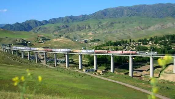 深圳至乌鲁木齐，跨越千山万水的旅程——解读公里背后的故事