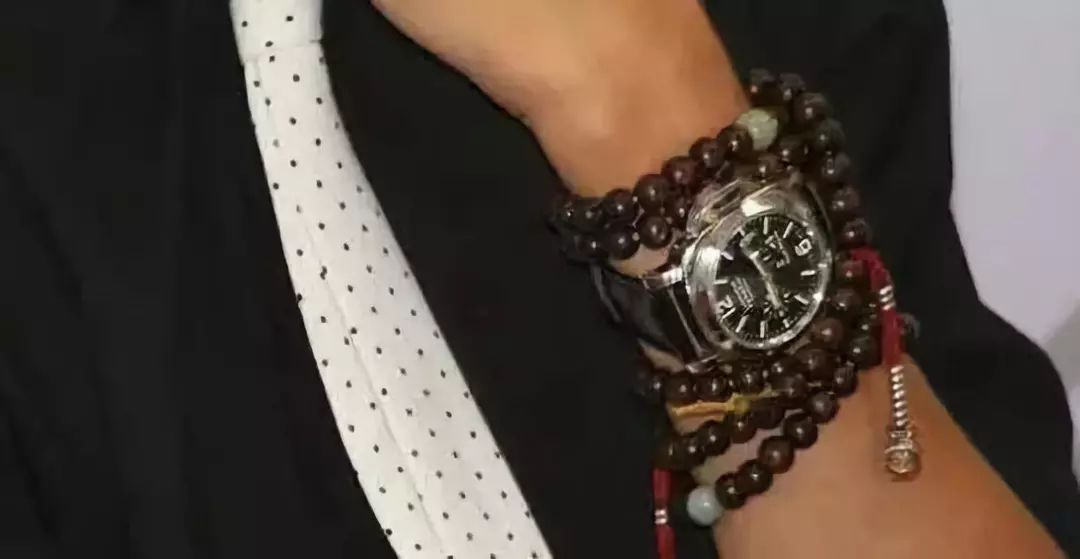 手串与手表，左手的魅力与时尚