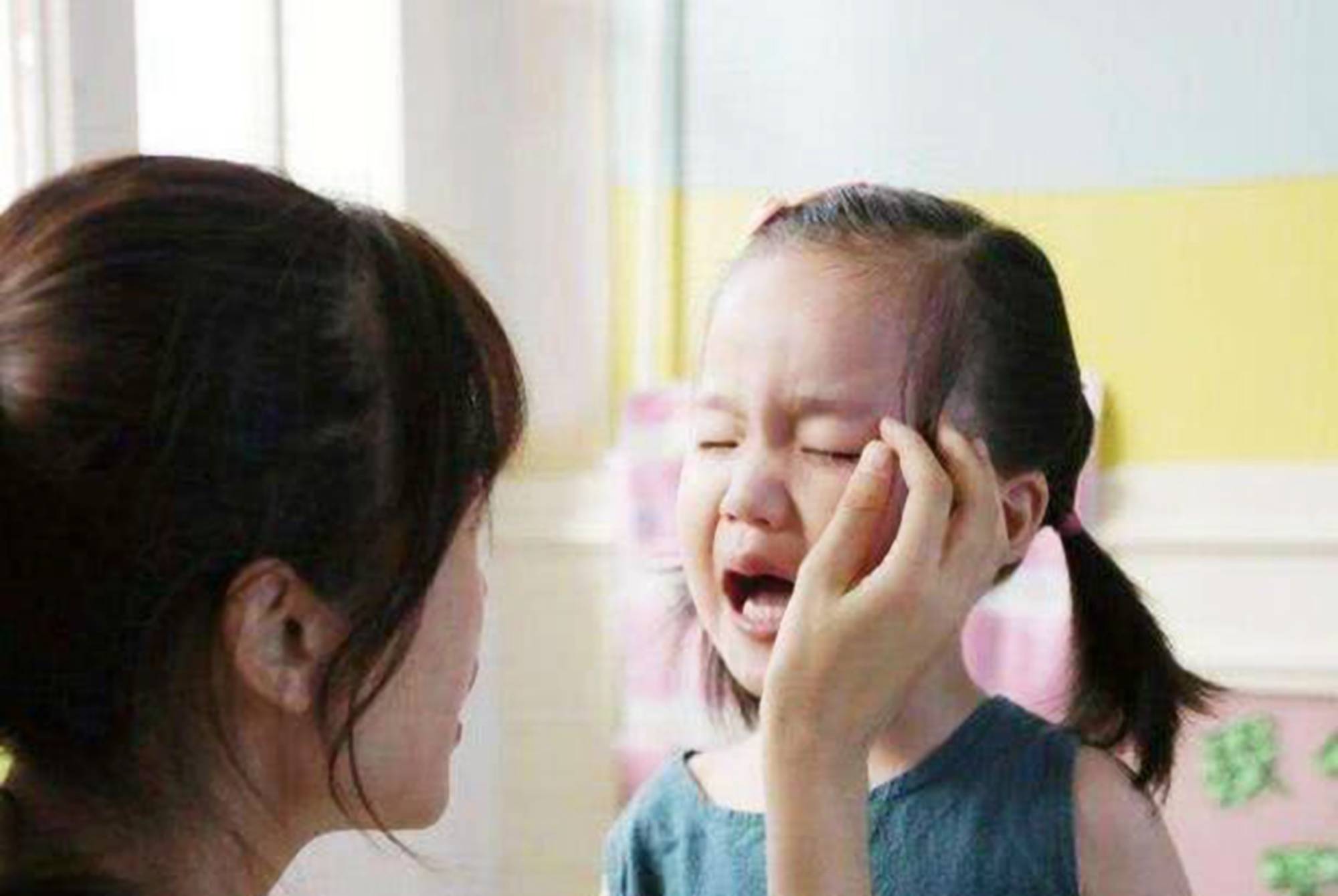 如何应对3岁宝宝哭闹情绪失控，家长指南