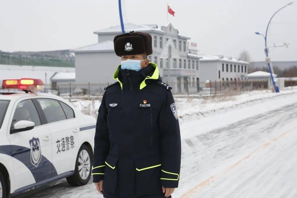 警服冬季执勤服，功能与设计的完美结合