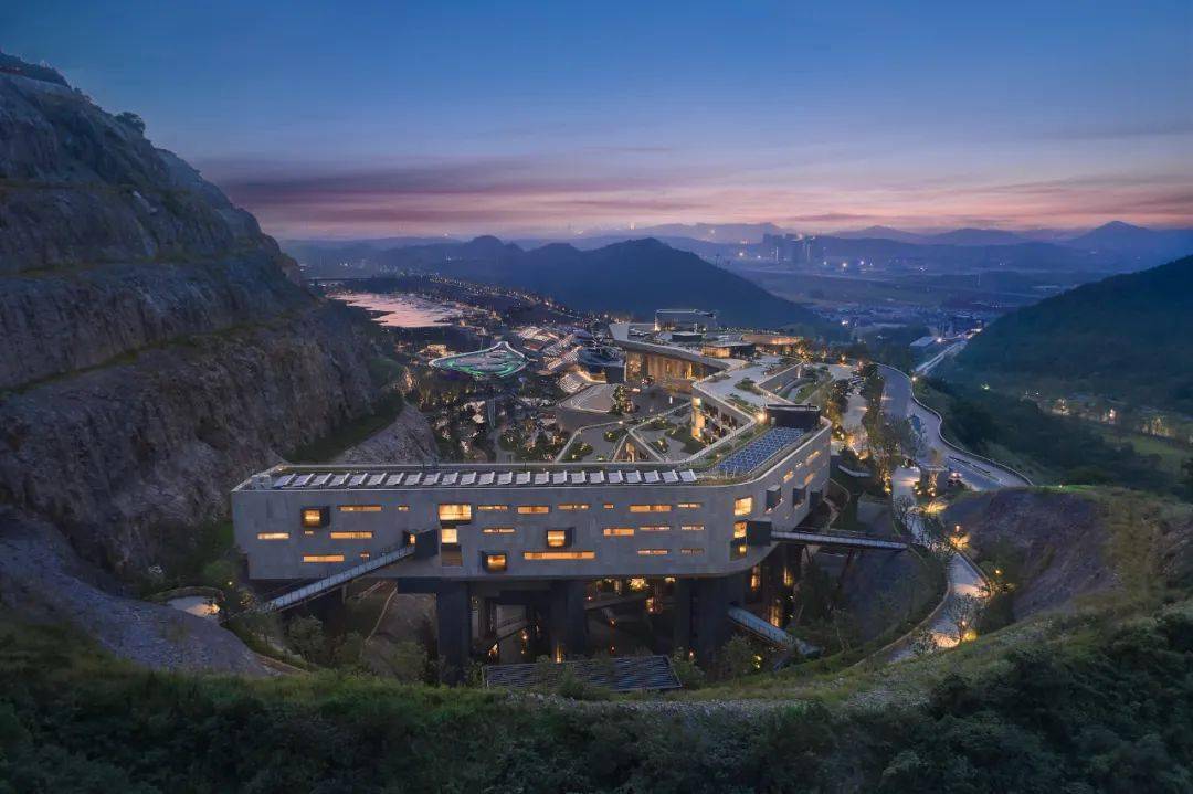 宾馆水泥建筑与石矿的紧密关联