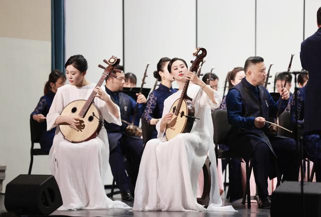 探索低音阮，一种迷人的音乐之旅