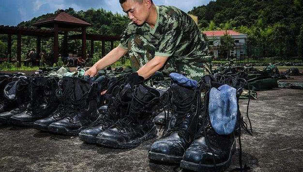 军人穿军靴，荣耀的象征与职责的体现