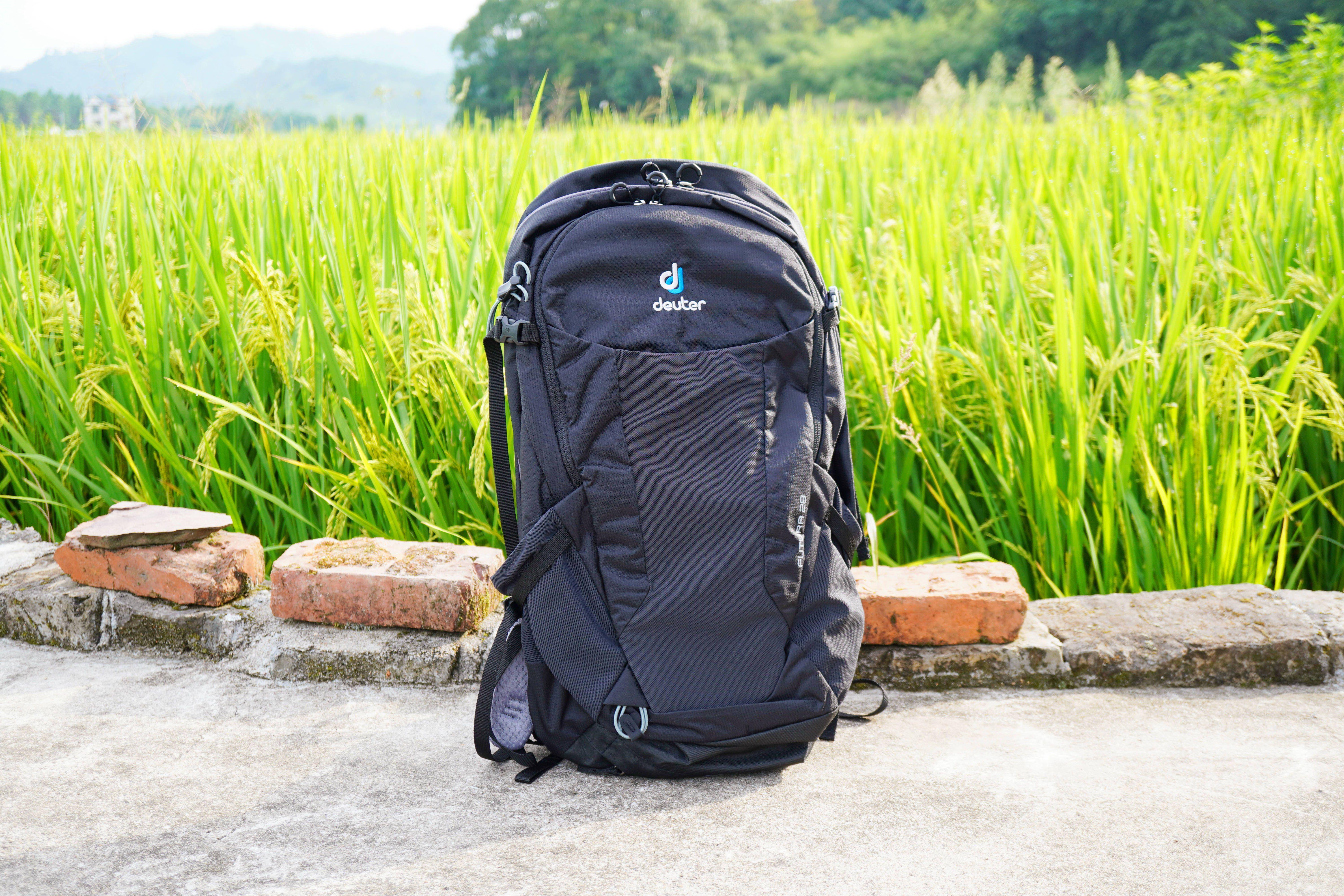 花岗岩与二十四小时登山包背负，户外探险的完美结合
