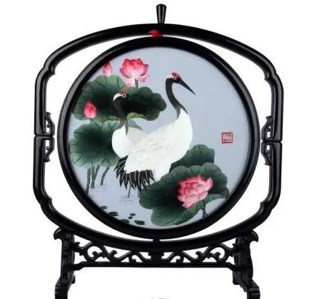 双面绣屏风，传统工艺的华丽演绎与现代家居的完美结合