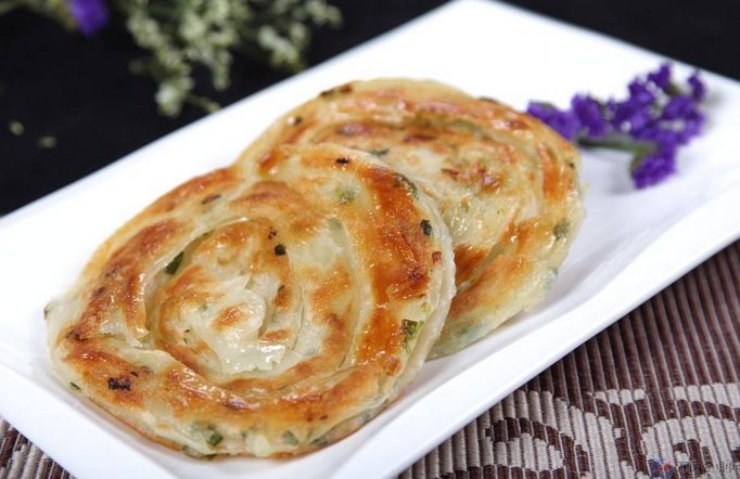 上海老式葱油饼做法，传统美味的传承与演绎