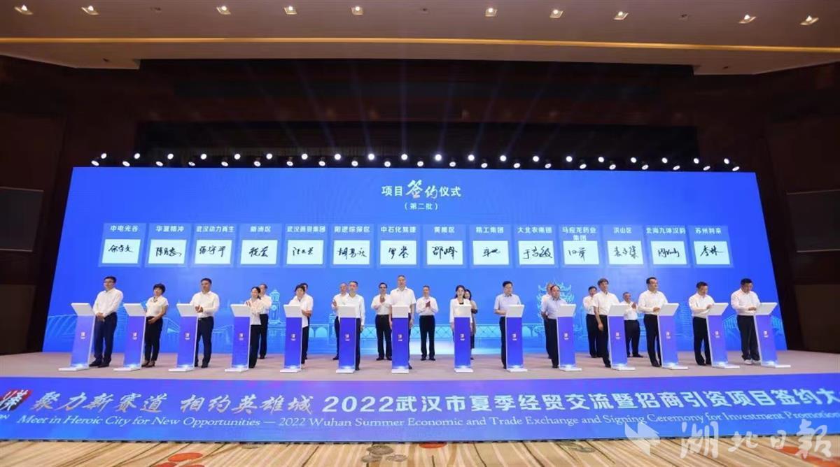 一体化板和铝板，现代建筑材料的优势与应用