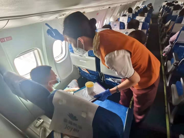 乘坐飞机时申请陪护，理解、关怀与安全的双重保障