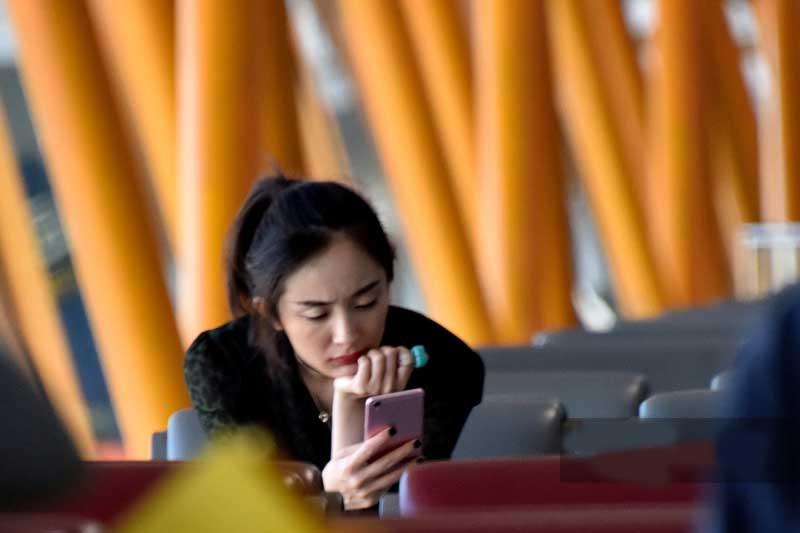 婴幼儿坐飞机如何登机，全面指南