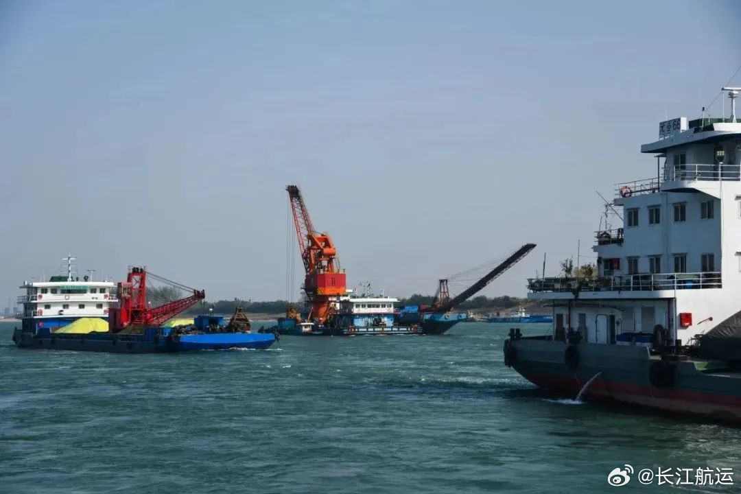 长江航道局与起重船，守护航道，展现技术魅力