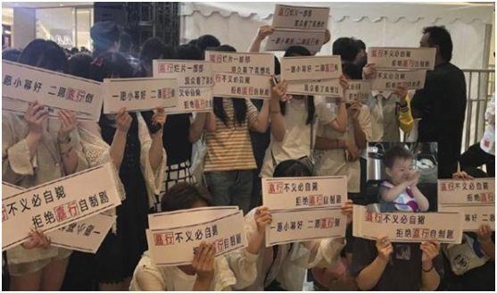 荒岛开局救了，人类生存的奇迹与勇气展现