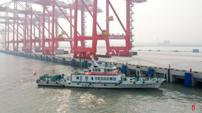 上海对长江浮吊过驳，港口物流的新挑战与策略