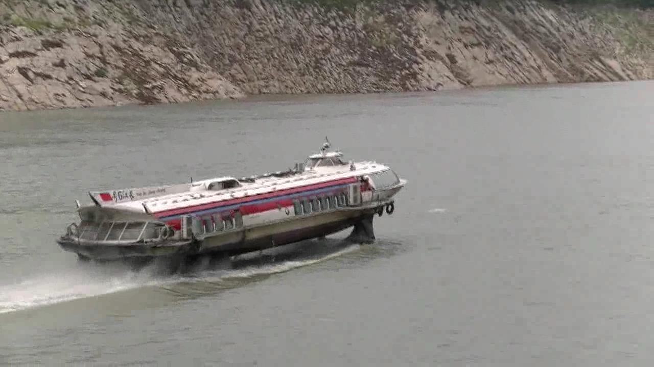 私人小型船在长江的航行之旅