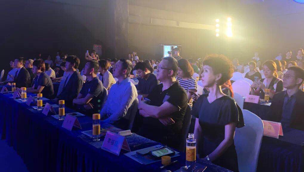 剧组与公司，影视产业的协作与共赢