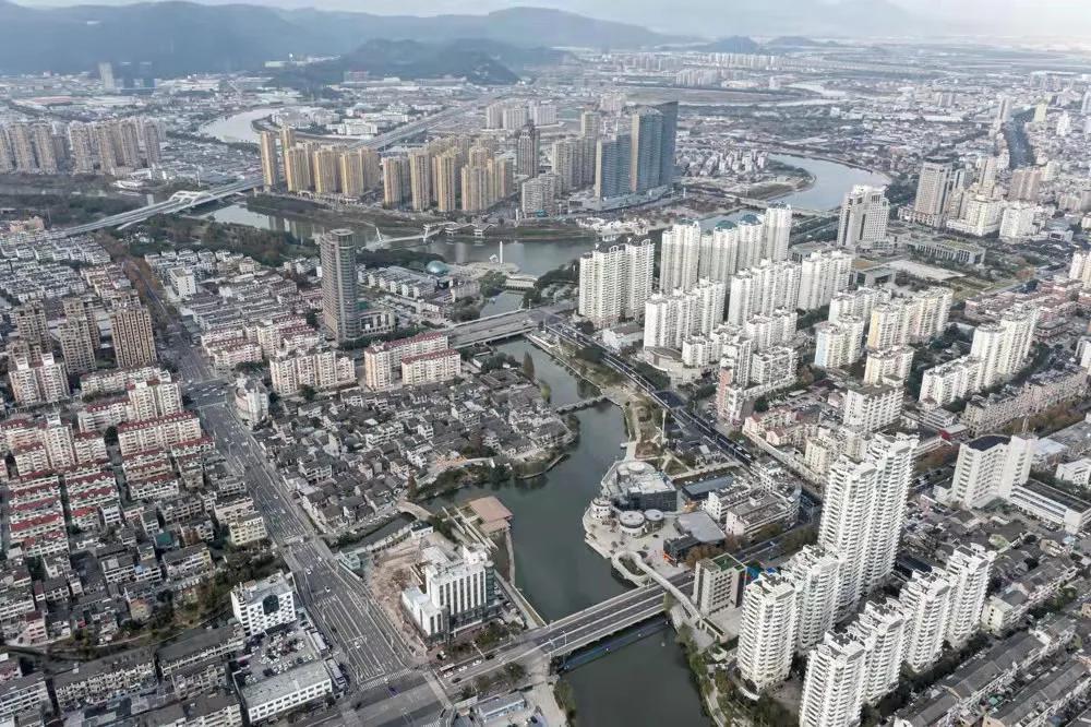 长江航运公司，驾驭江河的先锋力量