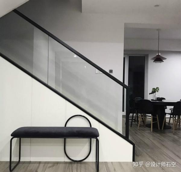 玻璃门扶手，设计与功能的重要性