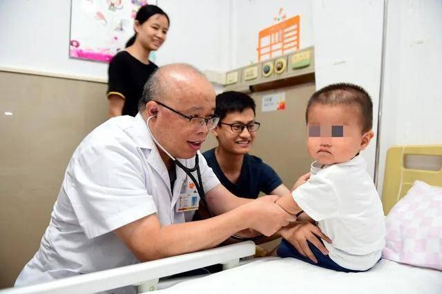 重庆儿童医院外科专家，守护儿童健康的坚实后盾