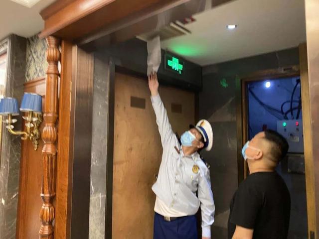 上海防火玻璃门，守护城市安全的重要一环