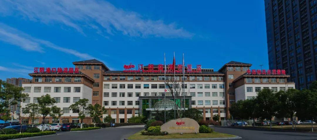 长江沿线船运输公司，繁荣的物流动脉与区域发展的助推器