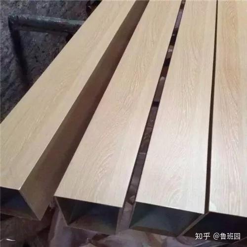 红色木纹石材，自然之美与艺术之力的完美结合