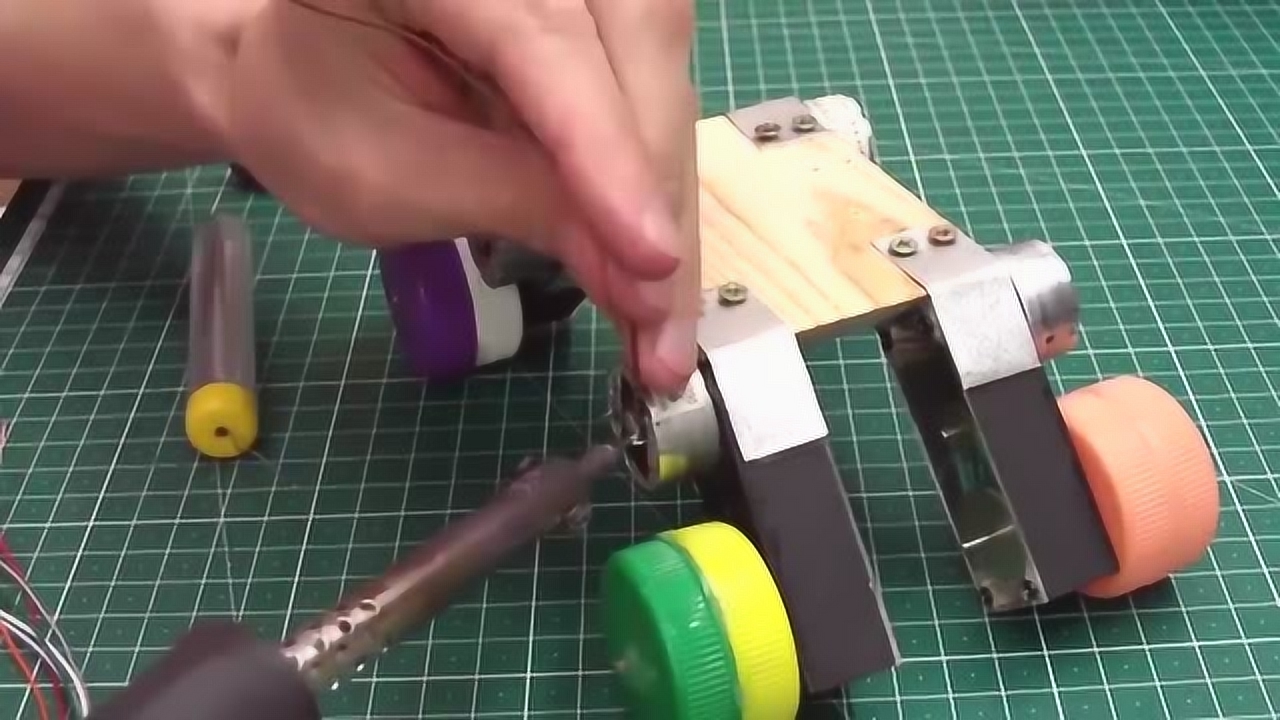 如何制作玩具有线遥控器