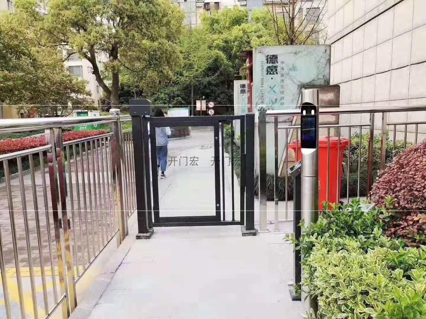 郑州小区刷卡自动门，智能化生活的缩影