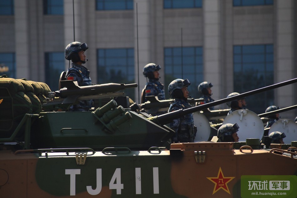 揭秘，03式伞兵战车内部的世界