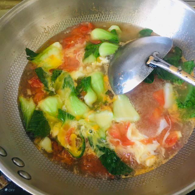 西红柿蛋花青菜汤，一道家常美食的烹饪之旅
