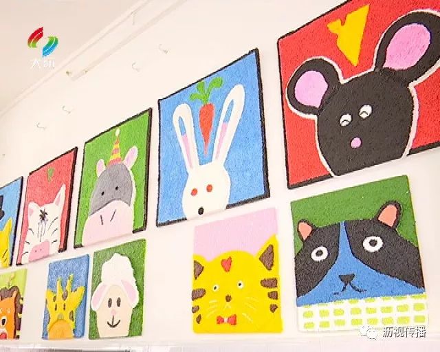 幼儿园美术活动室中的纸浆艺术