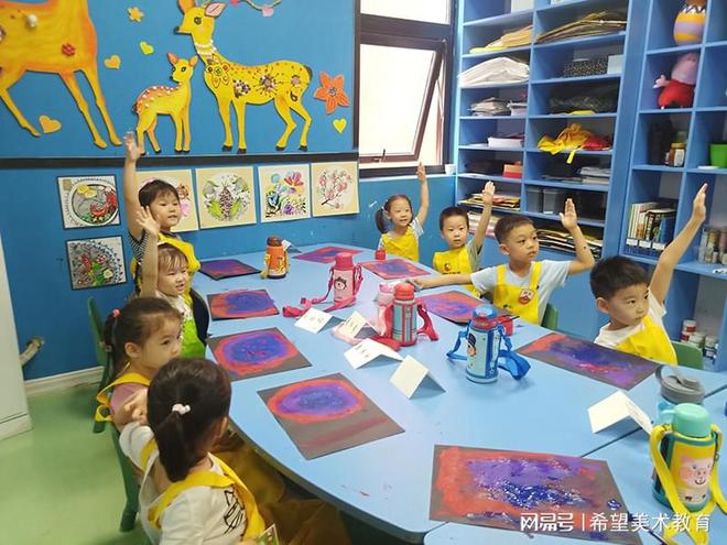 中班幼儿美术课作品，展现孩子们的艺术天赋与创造力