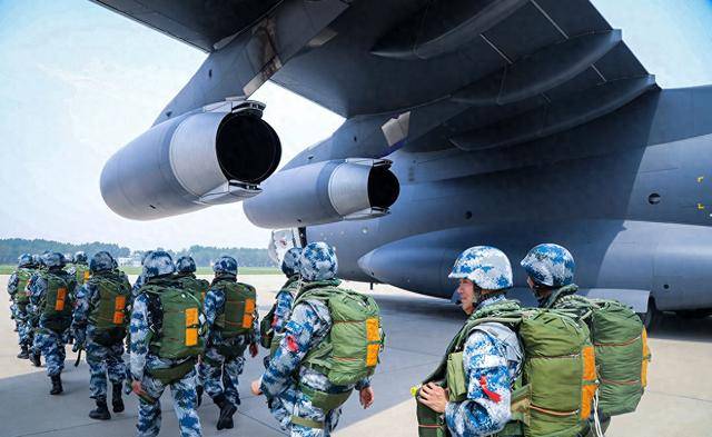 国产伞兵装备，展现中国制造业的力量与荣耀