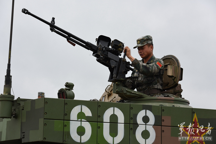 探索中国军事技术，88式通用机枪伞兵型的独特魅力