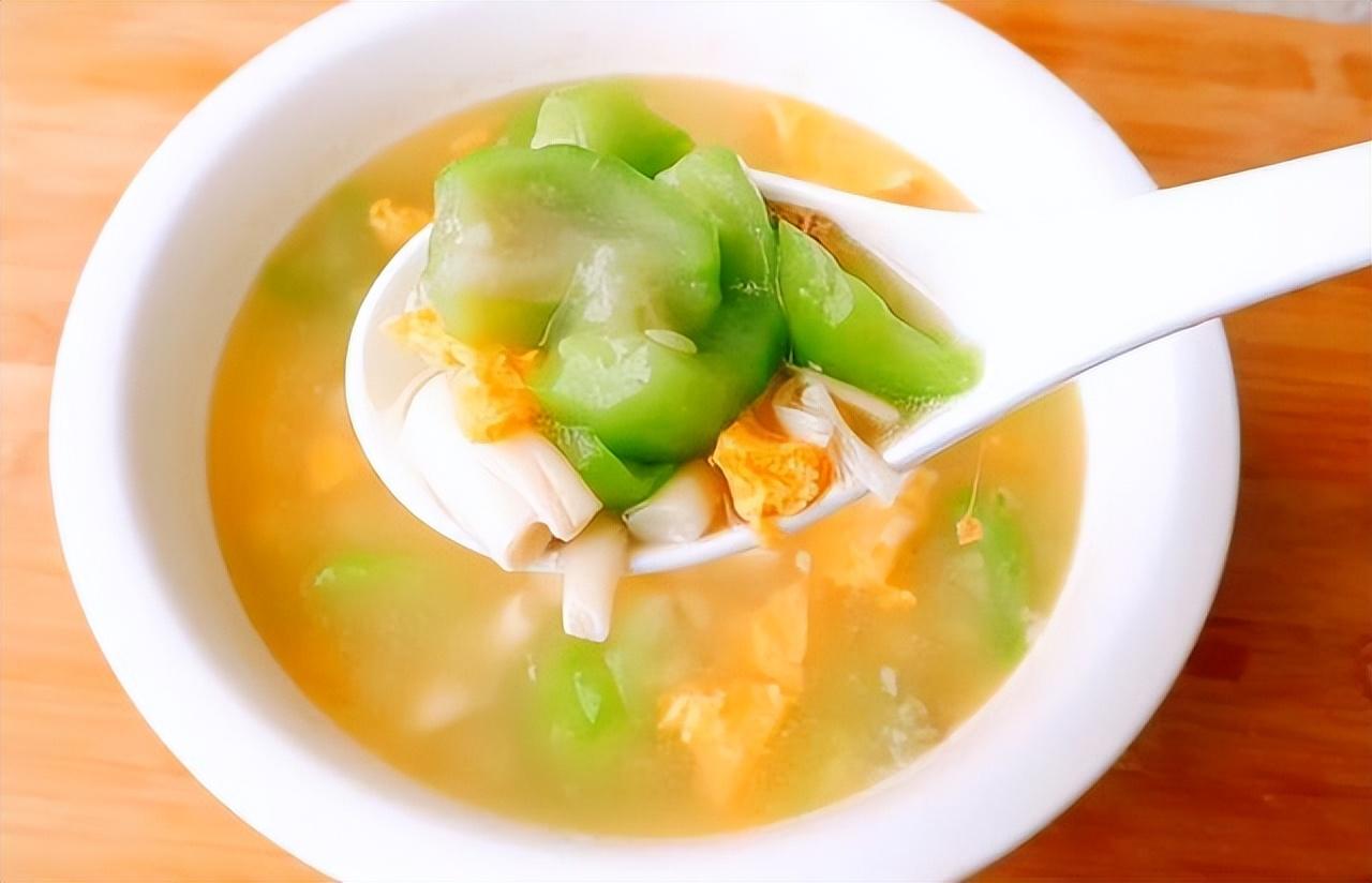 丝瓜蛋花汤，一道美味佳肴的营养与健康价值
