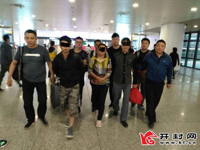 押解车图标，象征安全、权威与责任的标志