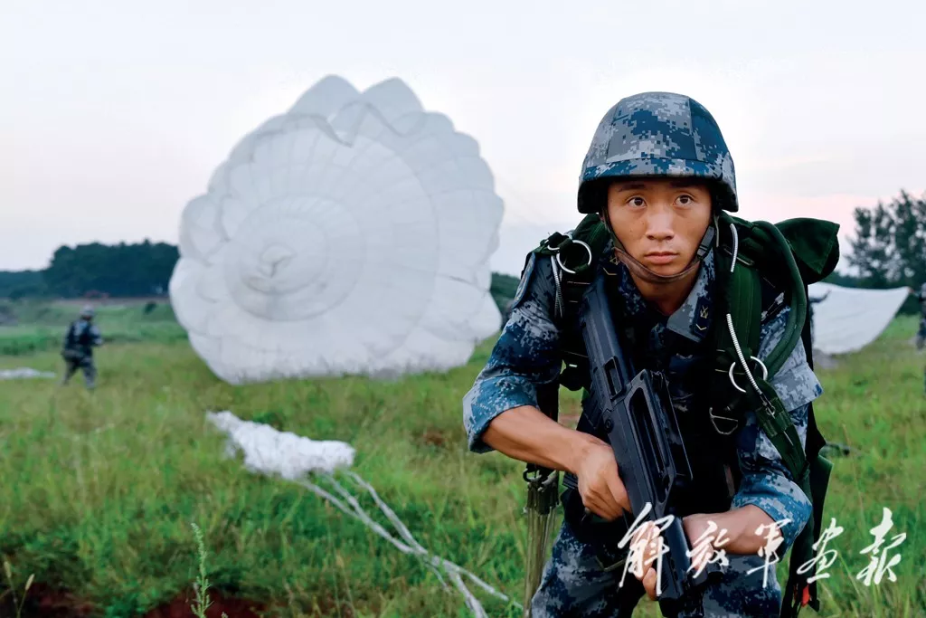 伞兵下连队到四平，英勇之旅与荣耀之地