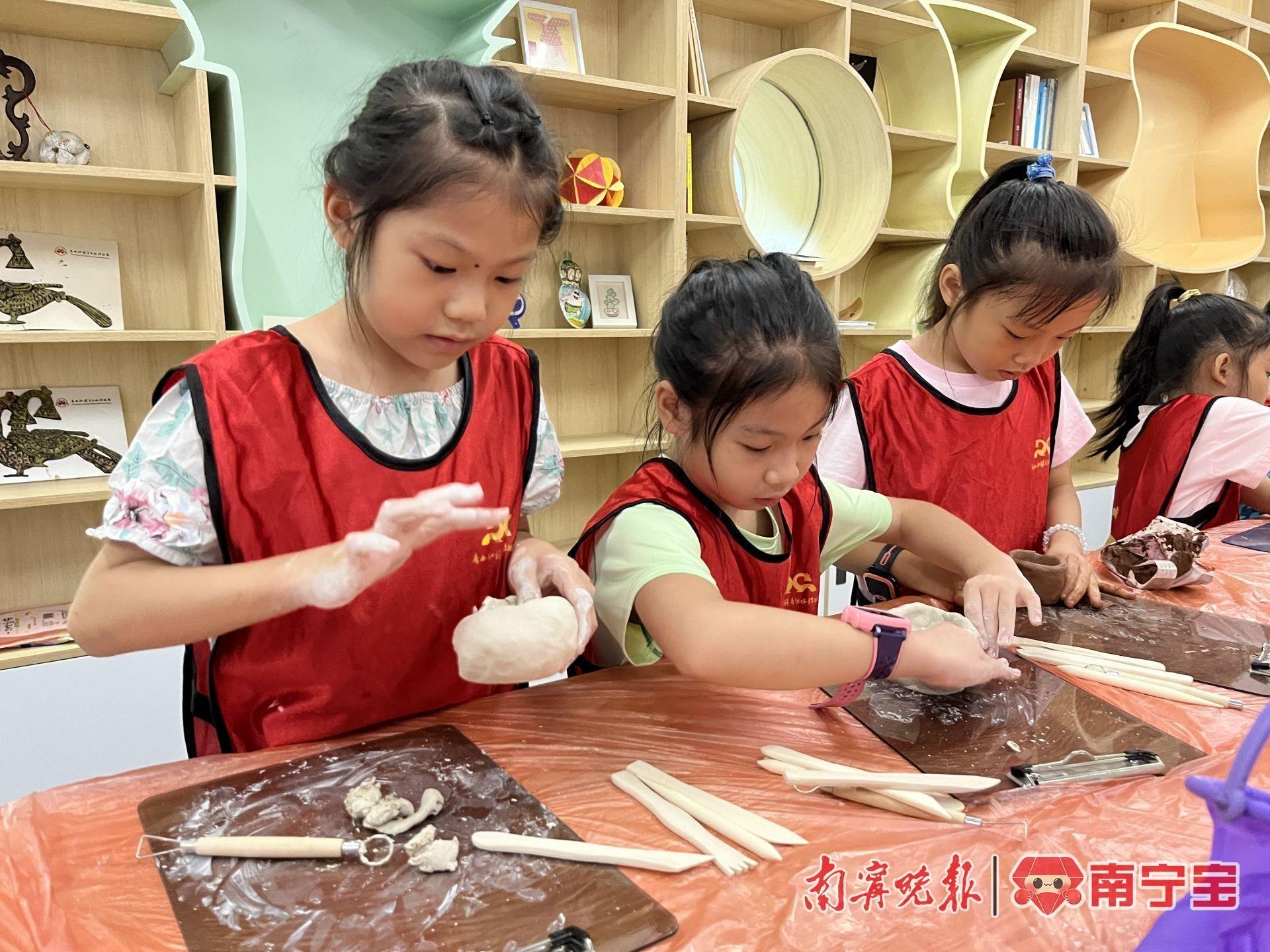 小班美术小手魔术师