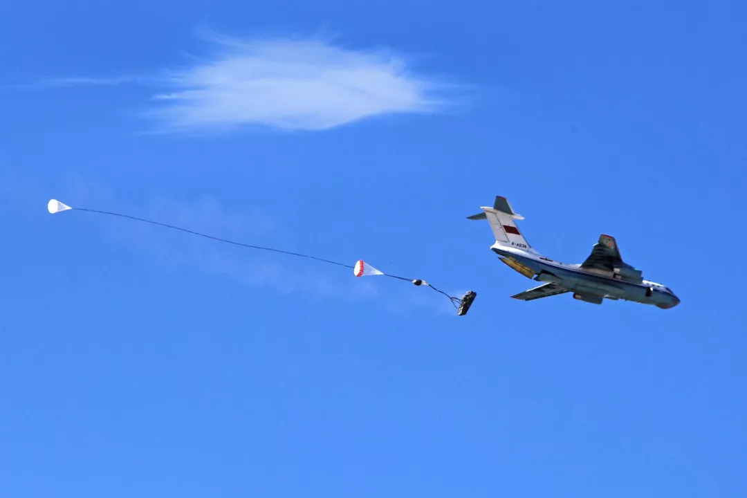 空军伞兵必须要跳伞吗，一项职业的必然挑战与成长之路